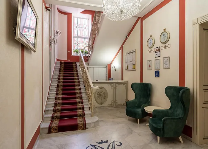 Metro ApartmentsГотель